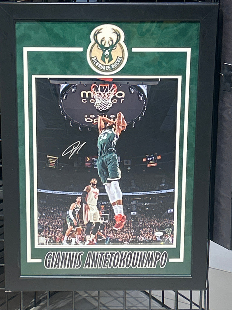 GIANNIS ANTEOKOUNMPO SIGNED MILWAUKEE BUCKS FRAMED 16X20 PHOTO