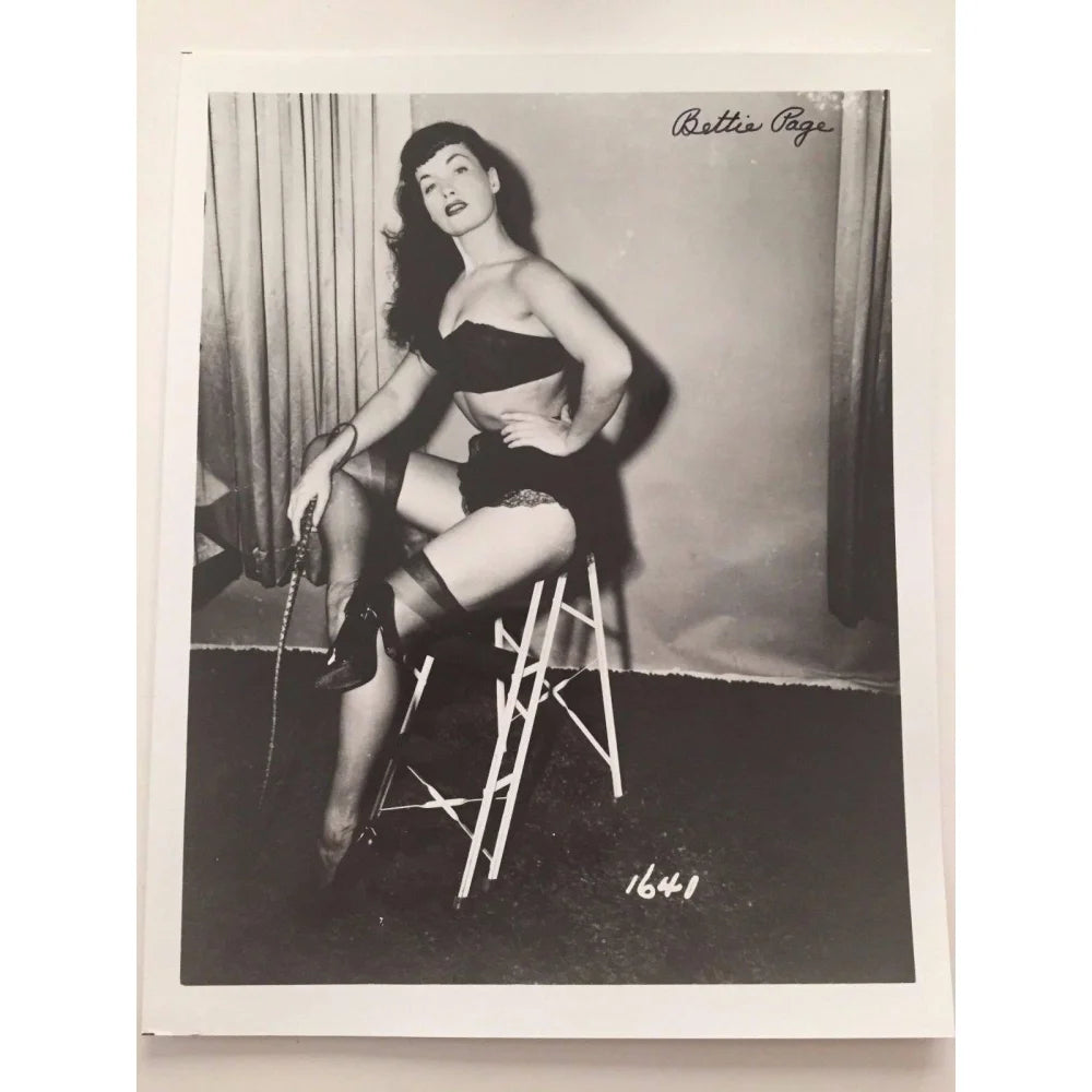 Bettie Page Signed 8X10 JSA COA Photo Autograph Lingerie Betty Pin Up Queen