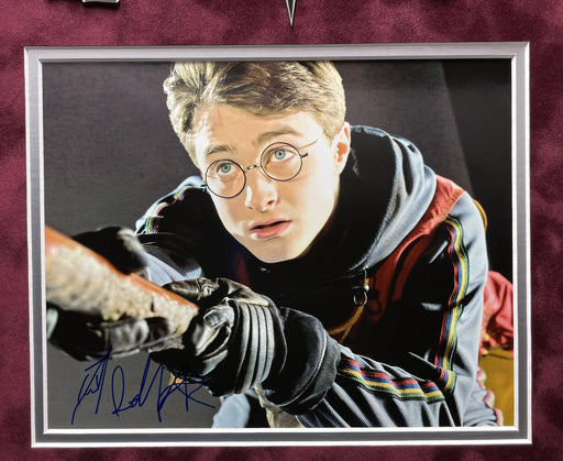 Daniel Radcliffe Signed Harry Potter 8x10 Photo Framed w/ Wand JSA COA Autograph