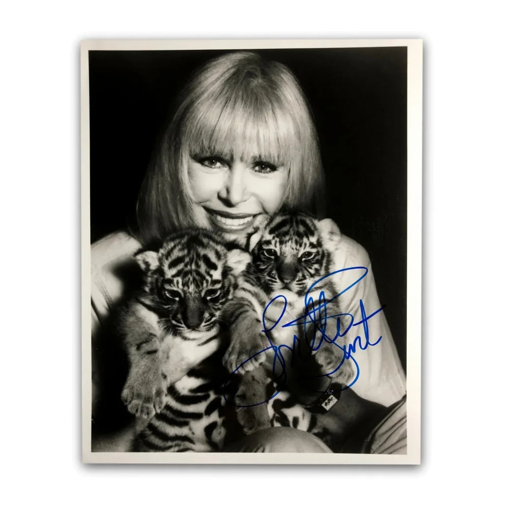 Loretta Swit Signed 8X10 Photo JSA COA Autograph Mash M*A*S*H Margaret Houlihan