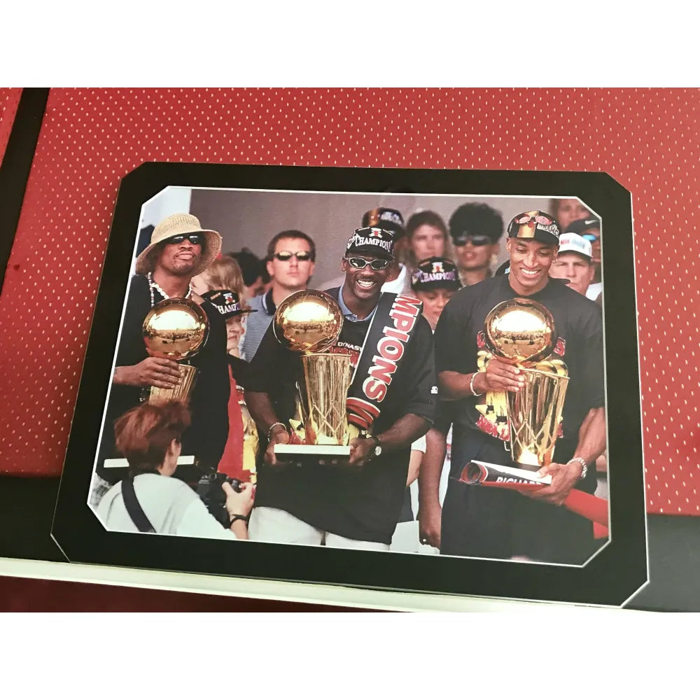 Scottie Pippen Chicago Bulls Jersey Framed Art Print by SAYIDOWjpg